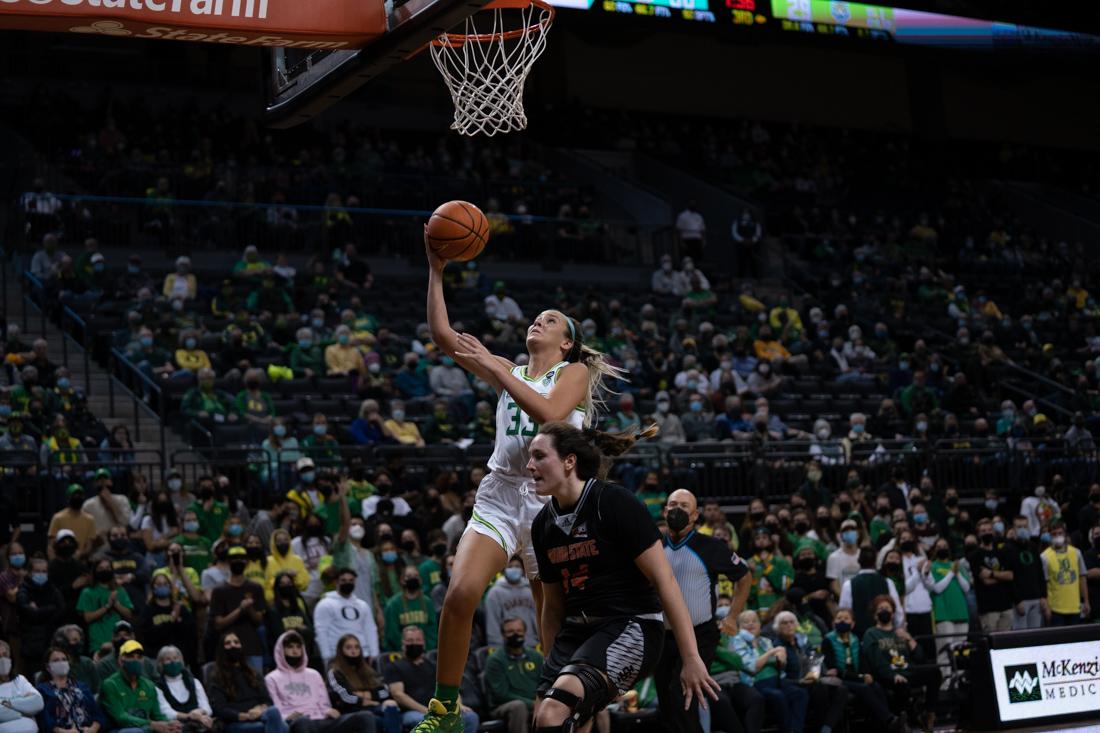 Ducks guard, Sydney Parrish (33), goes for a layup shot. The Oregon Ducks Women&#8217;s Basketball team takes on the Idaho State Bengals, on November 9th, 2021, at Matthew Knight Arena. (Serei Hendrie/Emerald)