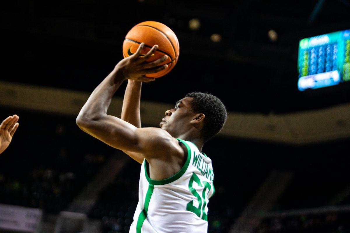 Eric Williams Jr. (50) takes a jumpshot. The Oregon Ducks defeated the Southern Methodist University Mustangs 86-63 at Matthew Knight Arena on November 12, 2021. (Will Geschke/Emerald)