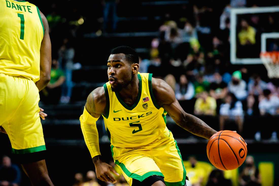 <p>Ducks guard De’Vion Harmon (5) drives the ball down the court. The University of Oregon Men’s basketball team defeated UC Riverside 71-65 on December 1st, 2021, at Matthew Knight Arena in Eugene, Ore.</p>