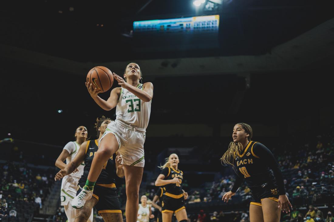 Ducks guard, Sydney Parrish (33) goes for a layup shot. The Oregon Ducks Women&#8217;s Basketball team plays Long Beach State, on December 11th, 2021, at Matthew Knight Arena. (Serei Hendrie/Emerald)