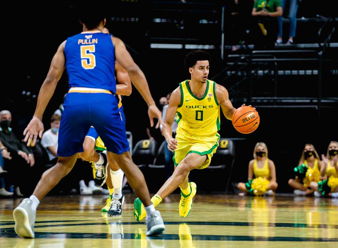 Oregon guard Will Richardson (0) flies down the court with the ball. The University of Oregon Men&#8217;s basketball team defeated UC Riverside 71-65 on December 1st, 2021, at Matthew Knight Arena in Eugene, Ore.