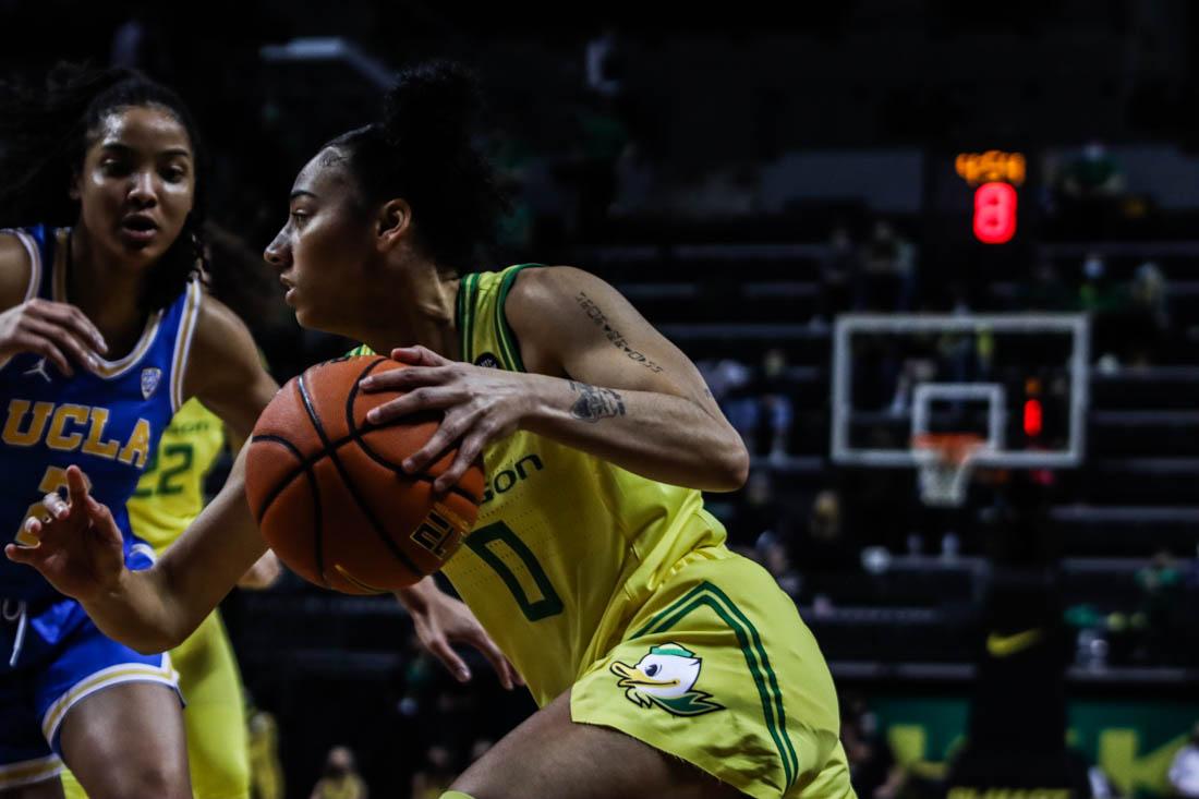 Ahlise Hurst (0) moves around her opponent to get into the key. Oregon Women&#8217;s Basketball takes on UCLA Bruins at Matthew Knight Arena in Eugene, Ore. on Feb. 16, 2022. (Mary Grosswendt/Emerald)