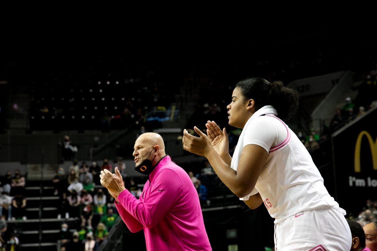 Nyara Sabally and Coach Graves encourage players from the bench. The Oregon Ducks Women&#8217;s Basketball team faces the California Bears, on February 18th, 2022, at Matthew Knight Arena. (Liam Sherry/Emerald)