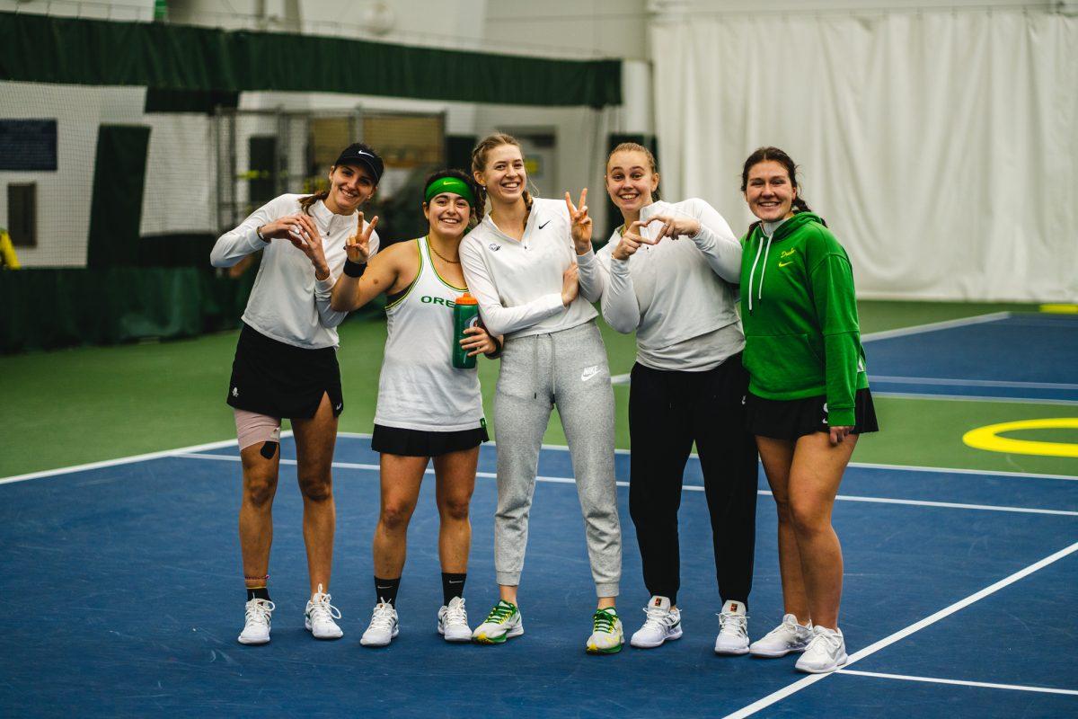 Oregon Women's Tennis players pose for a photo before the doubles matches begin. The University of Oregon Ducks faced off against the Eastern Washington University Eagles on Feburary 11, 2022. (Will Geschke/Emerald)