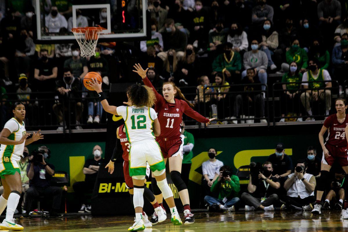 Te-Hina-Paopao (12) finds Nyara Sabally (1) with a one handed pass through coverage. The Oregon Ducks Women&#8217;s Basketball team faces the Stanford Cardinal, on February 20th, 2022, at Matthew Knight Arena. (Liam Sherry/Emerald)