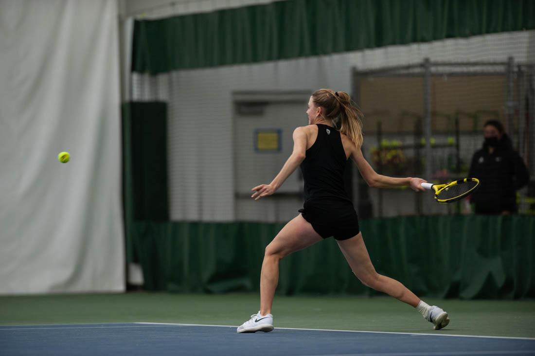 Duck sophomore Myah Petchey swings her racket back as she slides toward the ball. UO Women&#8217;s Tennis takes on Portland State at the UO Student Tennis Center on Jan. 16th, 2022 (Mary Grosswendt/Emerald)