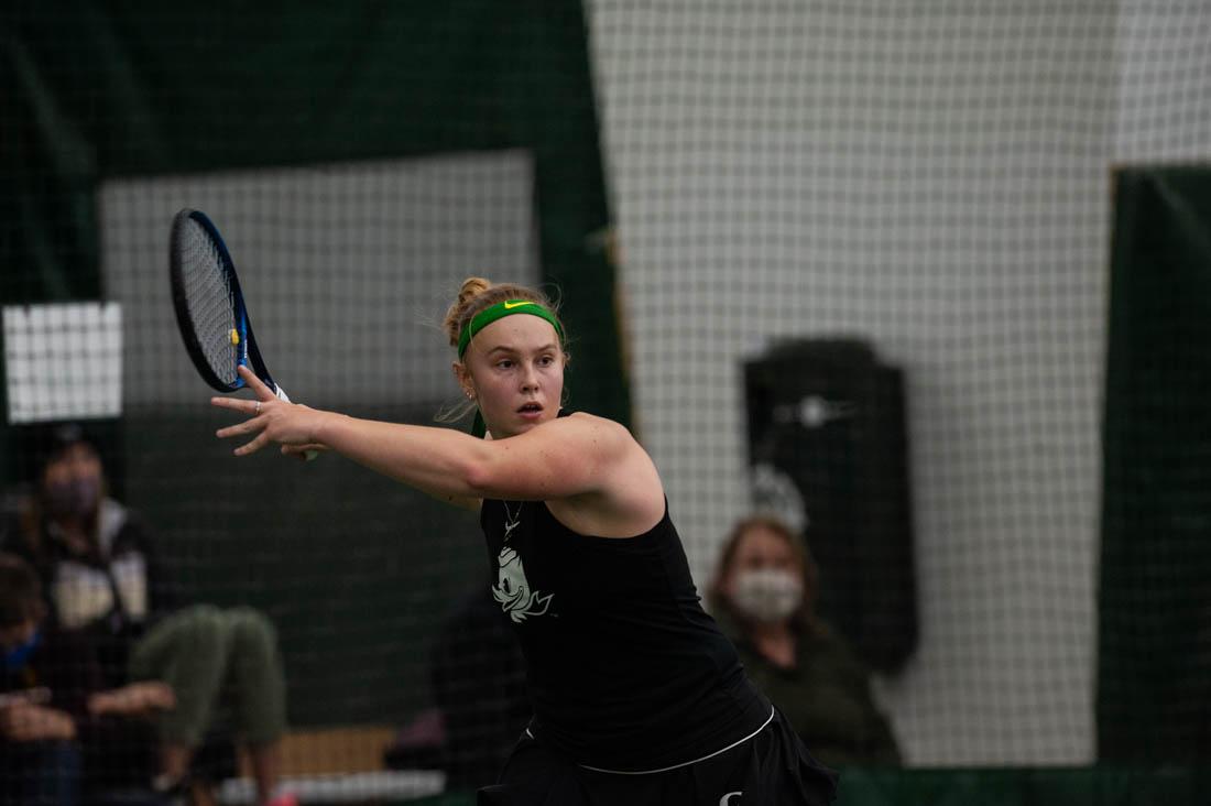 Duck sophomore Lillian Mould prepares to hit the ball back to her opponent. UO Women&#8217;s Tennis takes on Portland State at the UO Student Tennis Center on Jan. 16th, 2022 (Mary Grosswendt/Emerald)