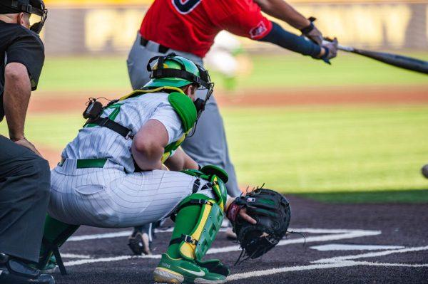 Bennett Thompson (16) catches the pitch. Oregon Baseball takes on University of Arizona at PK Field in Eugene, Ore. on May 20, 2022. (Mary Grosswendt/Emerald)