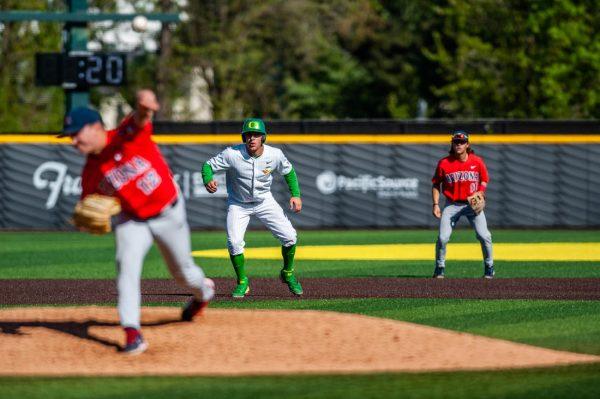 Sam Novitske (9) inches towards third base as Arizona pitches the ball. Oregon Baseball takes on University of Arizona at PK Field in Eugene, Ore. on May 20, 2022. (Mary Grosswendt/Emerald)