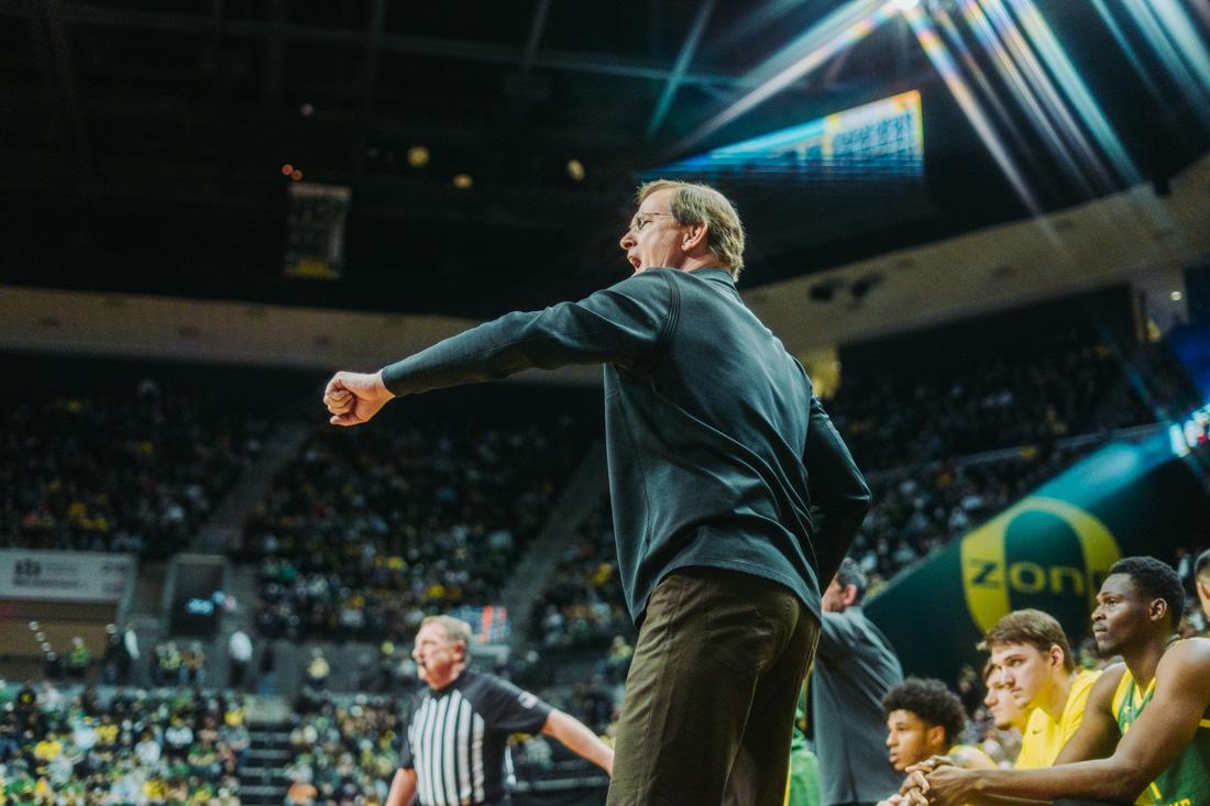 Ducks Head Coach, Dana Altman, yells out plays to the Ducks on the court. The Oregon Ducks Men&#8217;s Basketball team faces the Oregon State Beavers, on January 29th, 2022, at Matthew Knight Arena. (Serei Hendrie/Emerald)