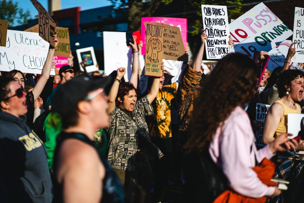 Protesters yell in support of women's rights outside of the Lane County Corrections Division, a prison in Eugene. After a draft of a Supreme Court opinion that would overturn Roe v. Wade was leaked, hundreds of protesters gathered on May 3, 2022 to march through downtown Eugene in protest. (Will Geschke/Emerald)