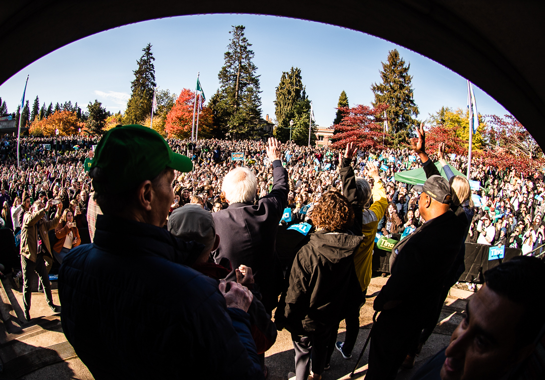 Oregon Democratic leaders and Senator Bernie Sanders wave to the crowd, which was made up of more than 3,000 attendees, after Thursday&#8217;s Tina for Oregon rally. Vermont Senator Bernie Sanders joined Oregon&#8217;s Democratic party leaders at the University of Oregon&#8217;s Erb Memorial Union for a rally in support of Oregon Democrat Gubernatorial candidate Tina Kotek, on Thursday, Oct., 27th, 2022. (Ian Enger/ Emerald)