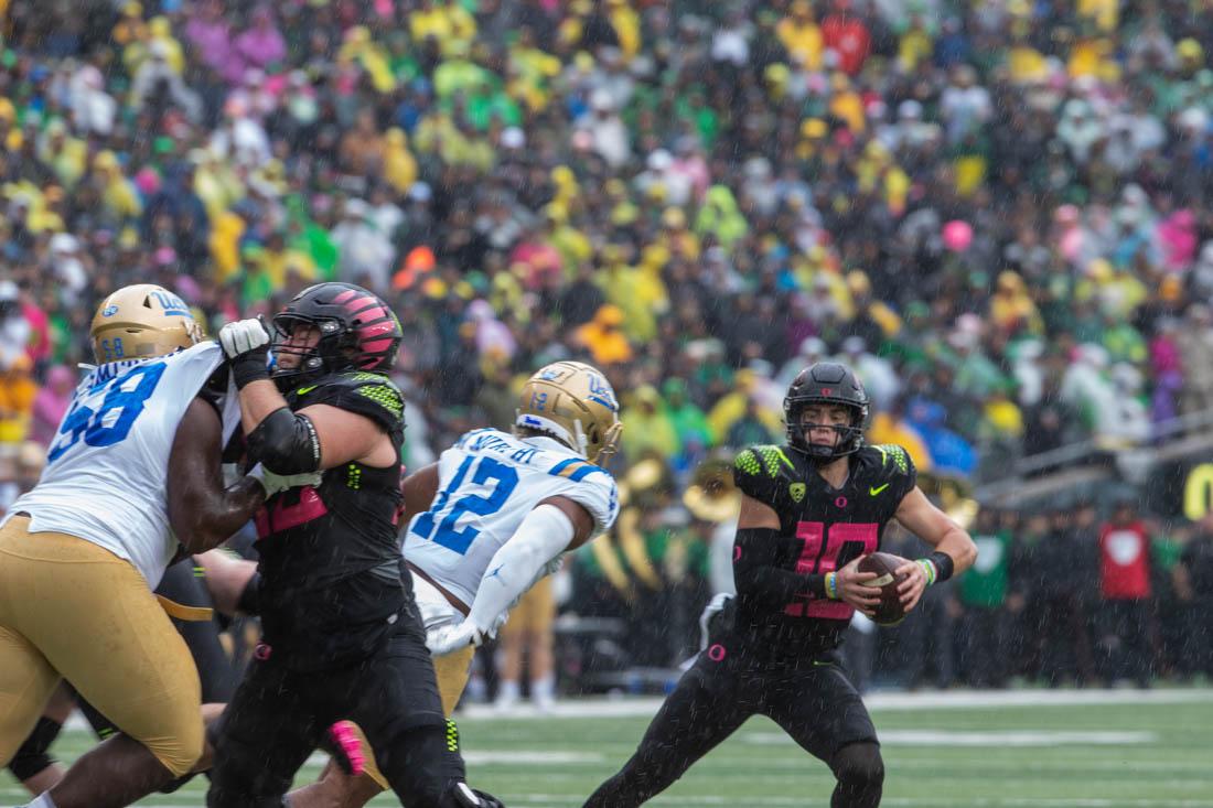 Ducks Quarterback Bo Nix (10) recieves the ball. Oregon Ducks take on the UCLA Bruins at Autzen Stadium in Eugene, Ore., on Oct. 22, 2022. (Ali Watson/Emerald)