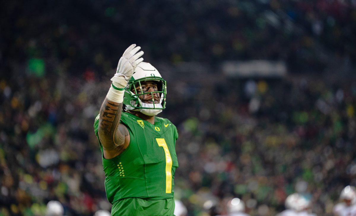 Noah Sewell motions to the crowd after a big stop. Oregon beats no.10 Utah on November 19th, 2022, at Autzen Stadium. (Liam Sherry, Emerald)