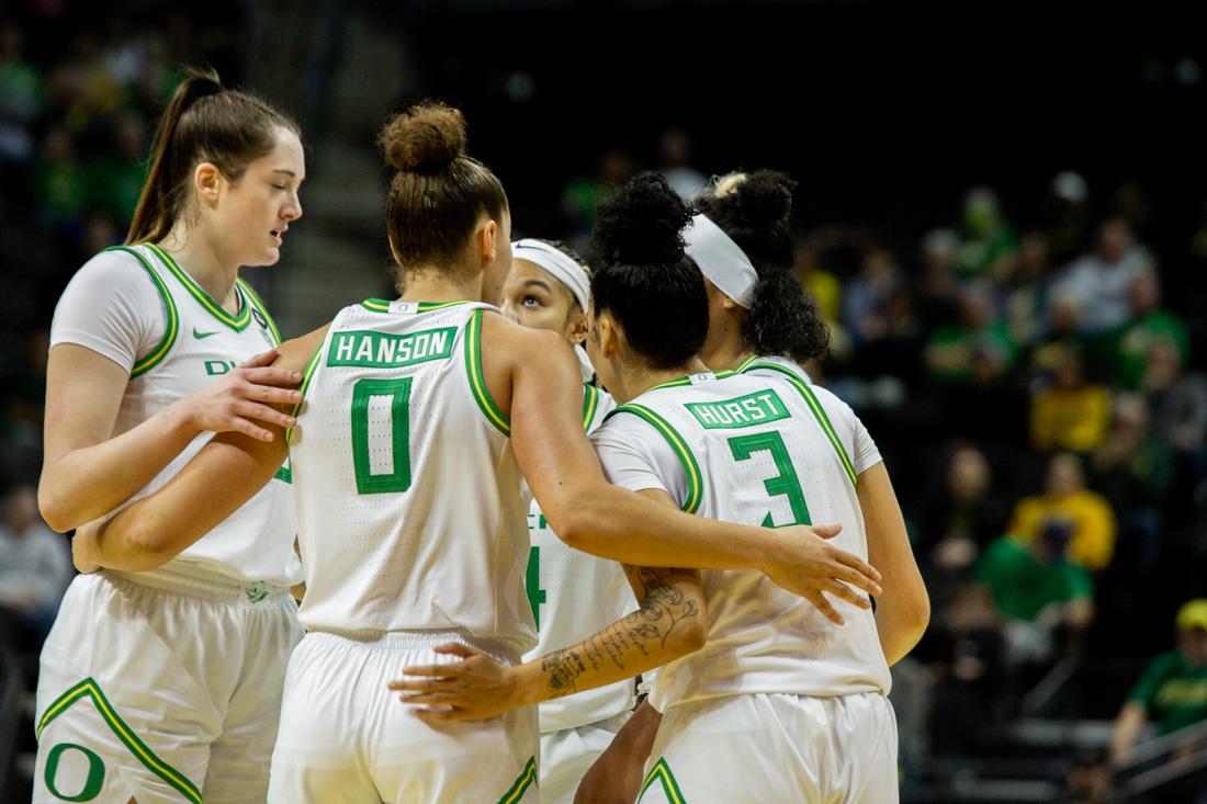 Ducks teammates take a quick huddle during a time out. Oregon Ducks take on the Washington Cougars in Eugene, Ore. (Ali Watson/Emerald)