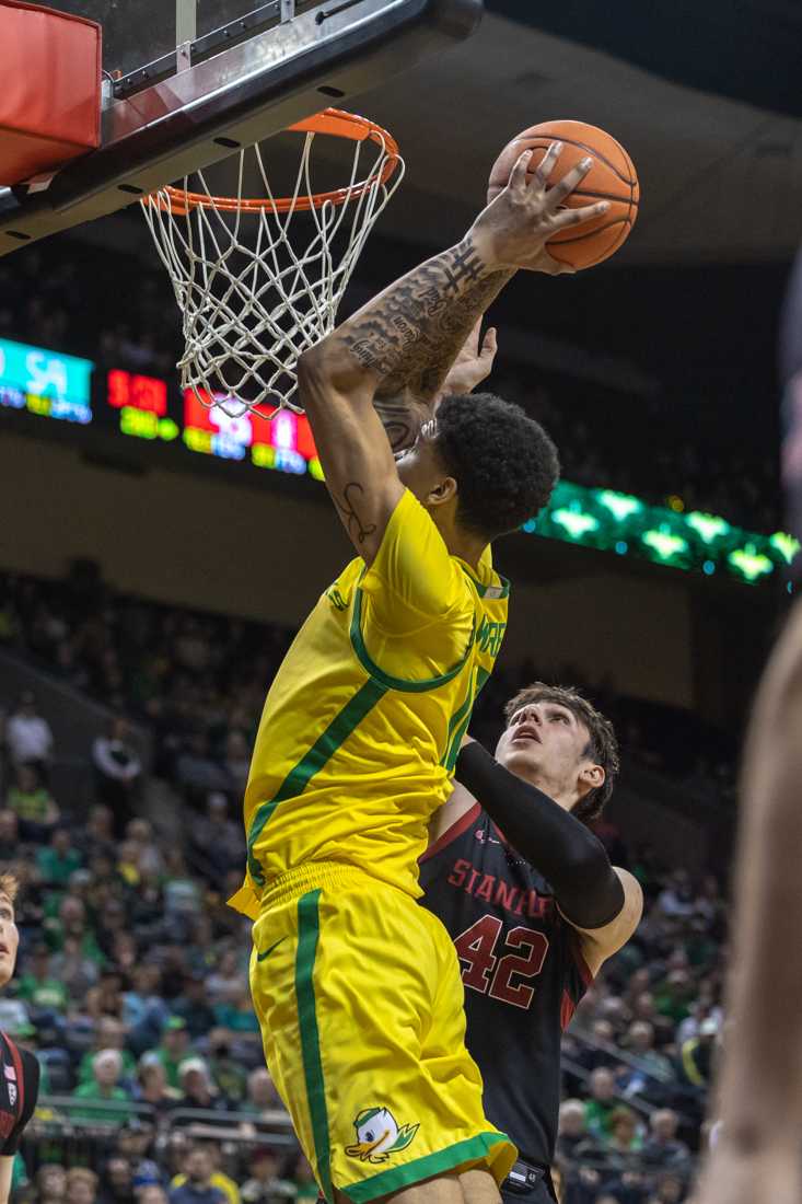 Center Kel&#8217;el Ware (10) flies toward the basket. The Oregon Ducks Men&#8217;s Basketball team takes on the Stanford Cardinal at Matthew Knight Arena in Eugene, Ore., on Mar. 4th, 2023 (Molly McPherson/Emerald)