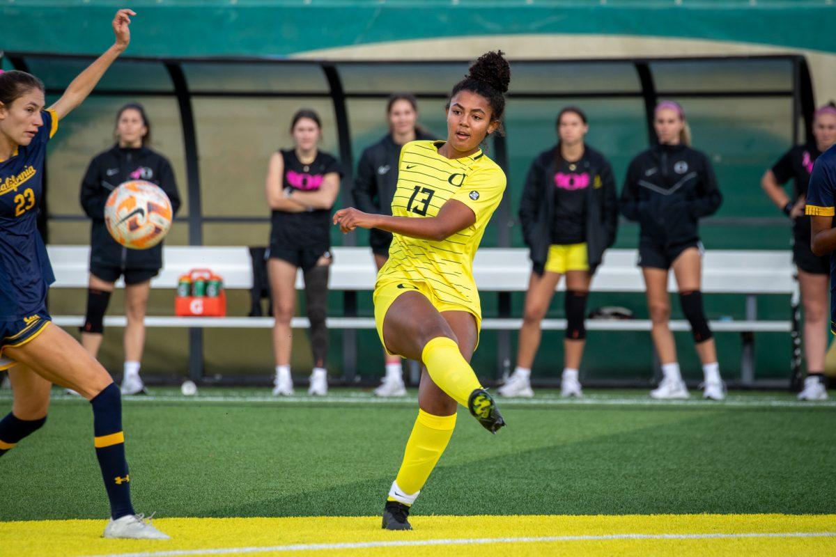 Ducks forward, Ajanae Respass (13), crosses the ball to a fellow Duck.&#160;The Ducks host the Golden Bears at Papa Field on October 23rd, 2022. (Jonathan Suni, Emerald)