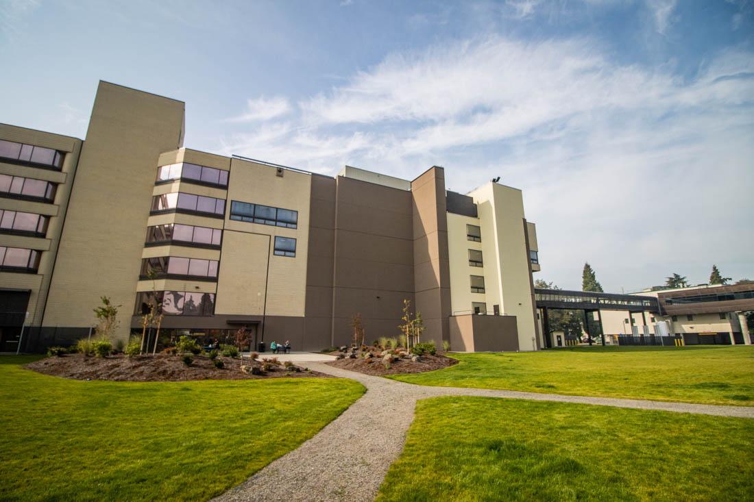 New landscaping opens in front of the newly built medical center. Consturctuon recently finished at PeaceHealth Sacred Heart Medical Center University District in Eugene. (Mary Grosswendt/Emerald)