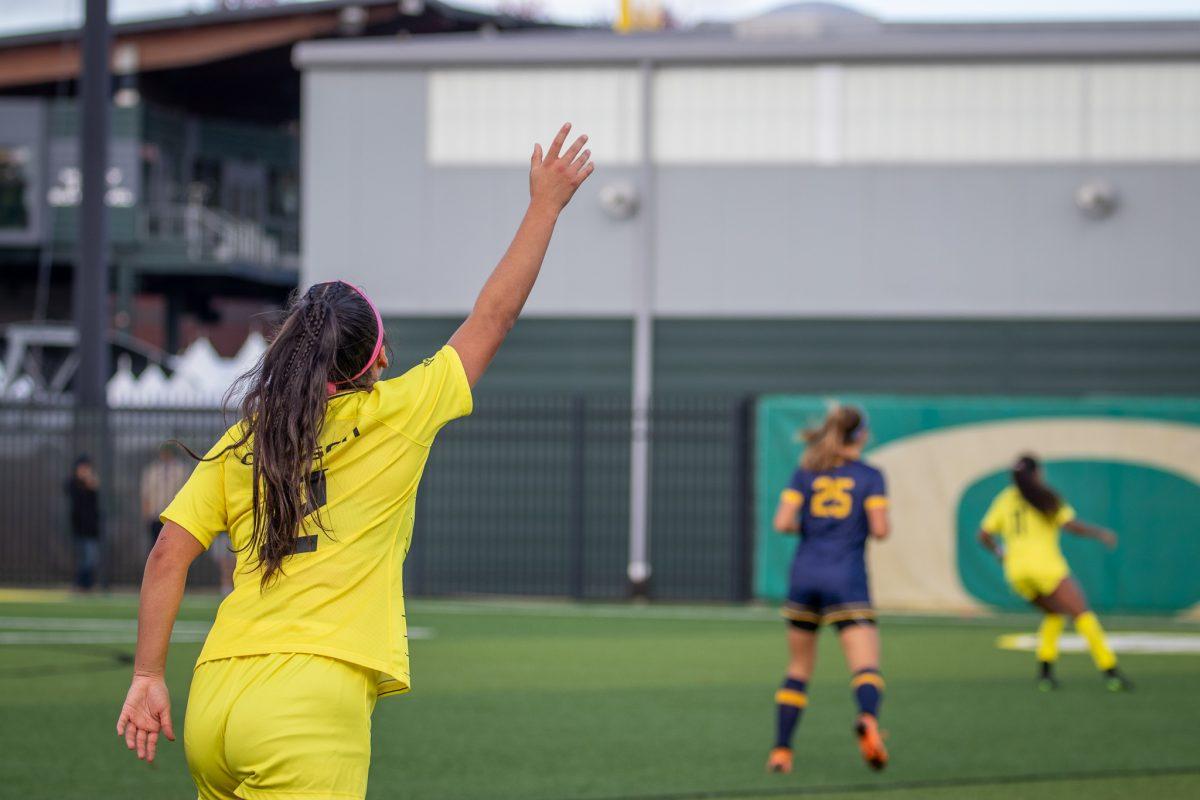 Anna Emperador (2) calls for the ball from Golden Bear territory.&#160;The Ducks host the Golden Bears at Papa Field on October 23rd, 2022. (Jonathan Suni, Emerald)