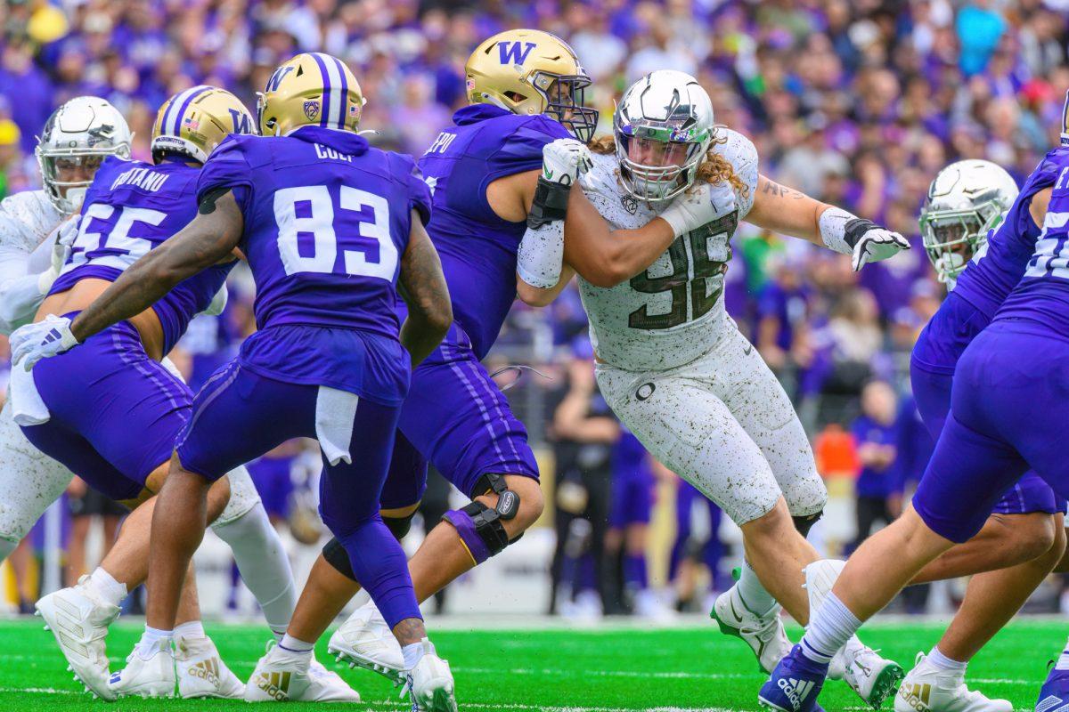 Casey Rogers (98) rushes the passer. The University of Oregon Ducks Football team were defeated by the University of Washington Huskies in an away match at Husky Stadium in Seattle, Washington, on October 14, 2023. (Eric Becker/Emerald)