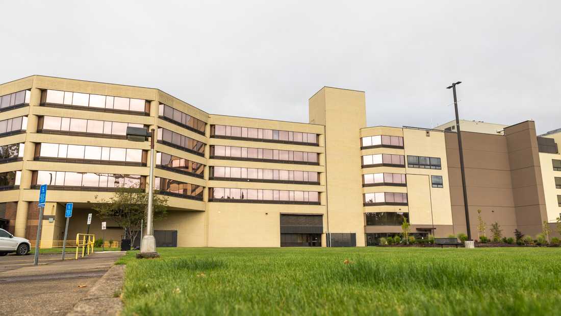 The University District Hospital sits on Hilyard St. in Eugene, Ore. PeaceHealth announced, on Aug. 22, 2023, that the University District hospital has begun the process of shutting down. The emergency department, inpatient rehabilitation, and other medical services plan to be transferred to the RiverBend Hospital in Springfield, Ore. (Molly McPherson/Emerald)