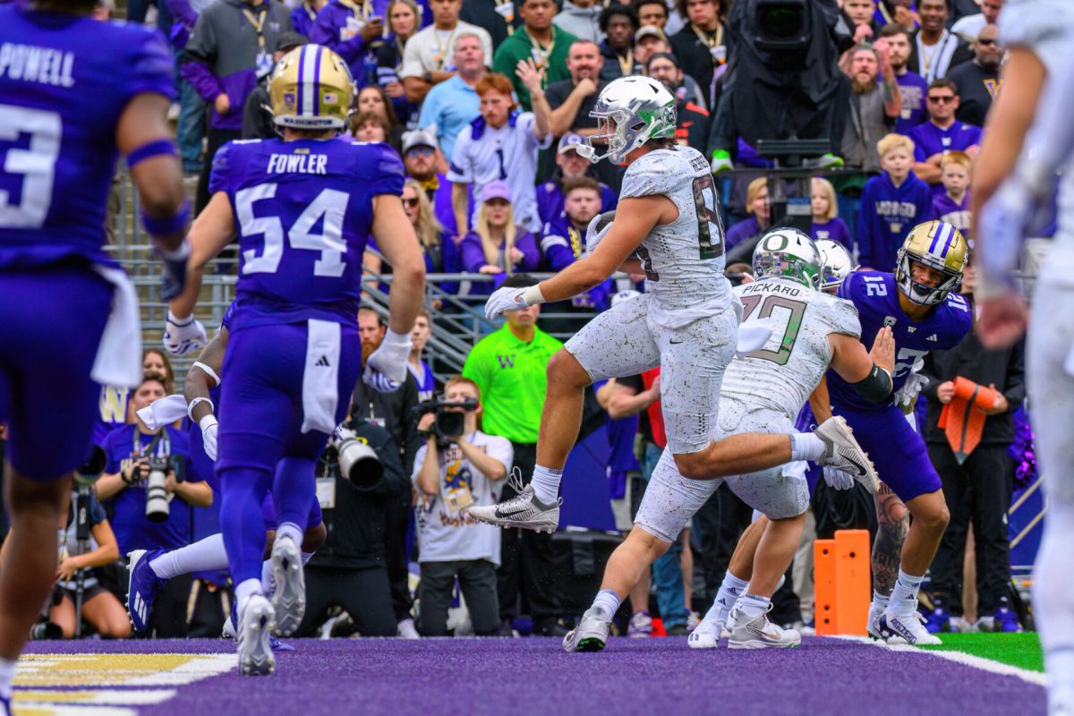 Patrick Herbert (88) runs in a 2 point conversion. The University of Oregon Ducks Football team were defeated by the University of Washington Huskies in an away match at Husky Stadium in Seattle, Washington, on October 14, 2023. (Eric Becker/Emerald)