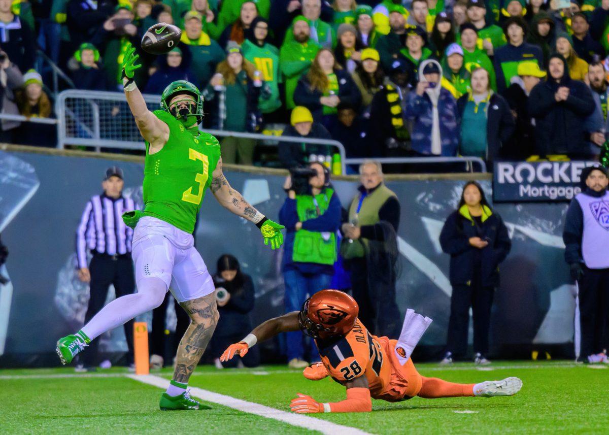 Oregon TE Terrance Ferguson (3) attempts to make the catch in the endzone. The University of Oregon Ducks Football team defeated Oregon State University 31-7 in a home match at Autzen Stadium in Eugene, Ore., on Nov. 24, 2023. (Eric Becker/Emerald)