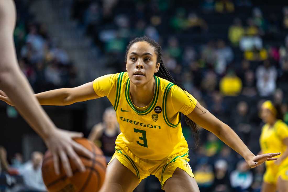 Freshman Sofia Bell (3) guards a Bronco player as the Ducks execute a full-court press. The Oregon Ducks women&#8217;s basketball team takes on the Santa Clara Broncos on Nov. 18, 2023 in Eugene, Ore. (Molly McPherson/Emerald)