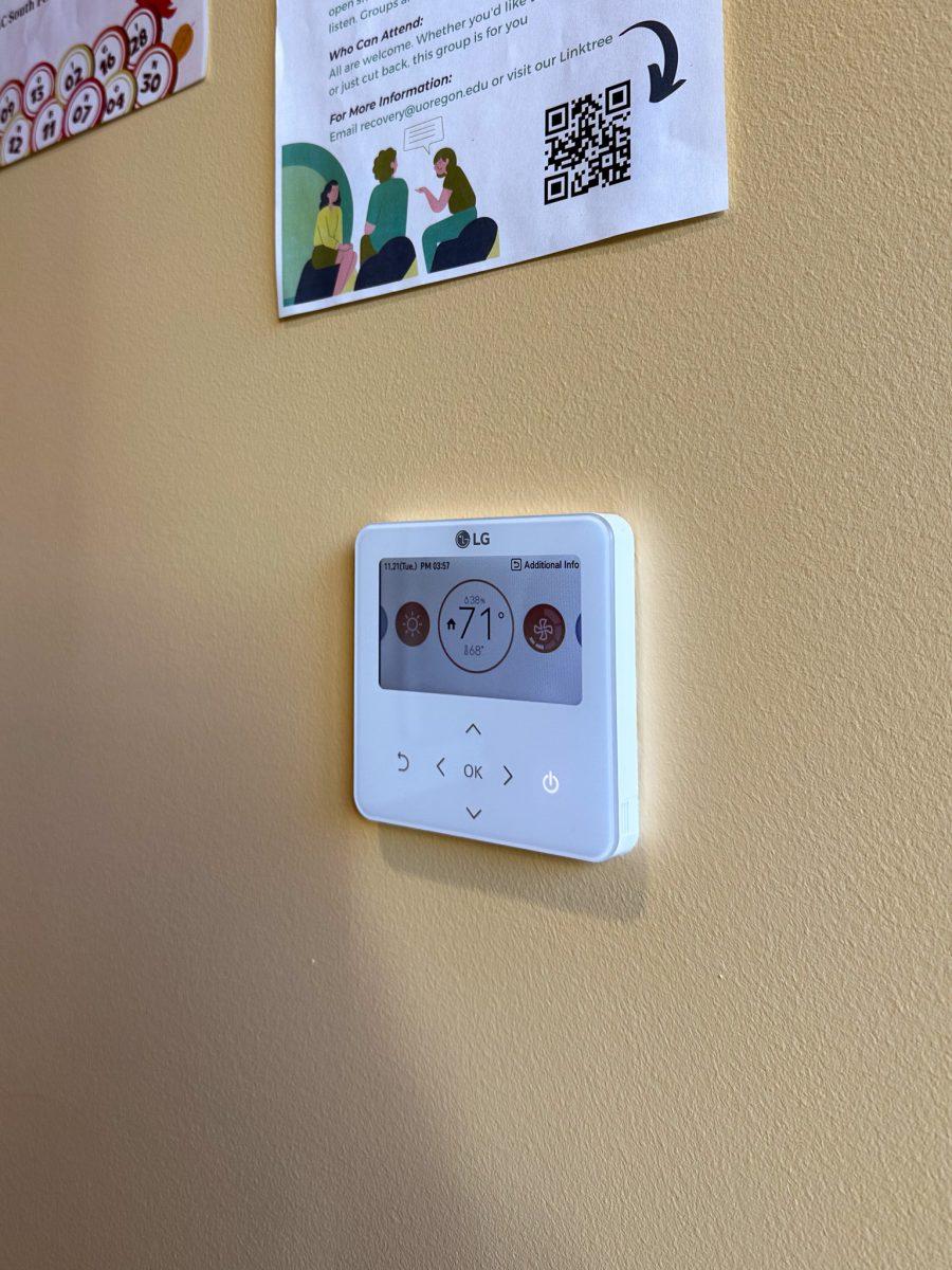 A new thermostat located across the hallway from the ARC pods reads 71 degrees fahrenheit in the New Residence Hall. (Sebastian Flores/Emerald)