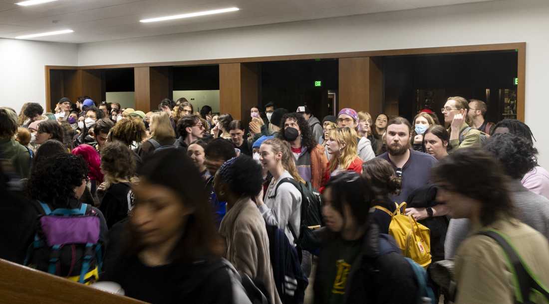 People head to the upper floor of Straub Hall in search of an overflow viewing room or alternate entry for Angela Davis' speaker event on March 6, 2024. Hundreds of people gathered in Straub 156 to hear Angela Davis speak "on apartheid, prisons, and capitalism" at an event organized in collaboration with the UO's Multicultural Center and ROAR Center. The lecture hall has an official capacity of 520, which overfilled within minutes of the doors opening, leaving would-be listeners&#8212;some of whom traveled hours to attend the event&#8212;to find other ways to see and hear Davis' talk. (Alex Hernandez/Emerald)