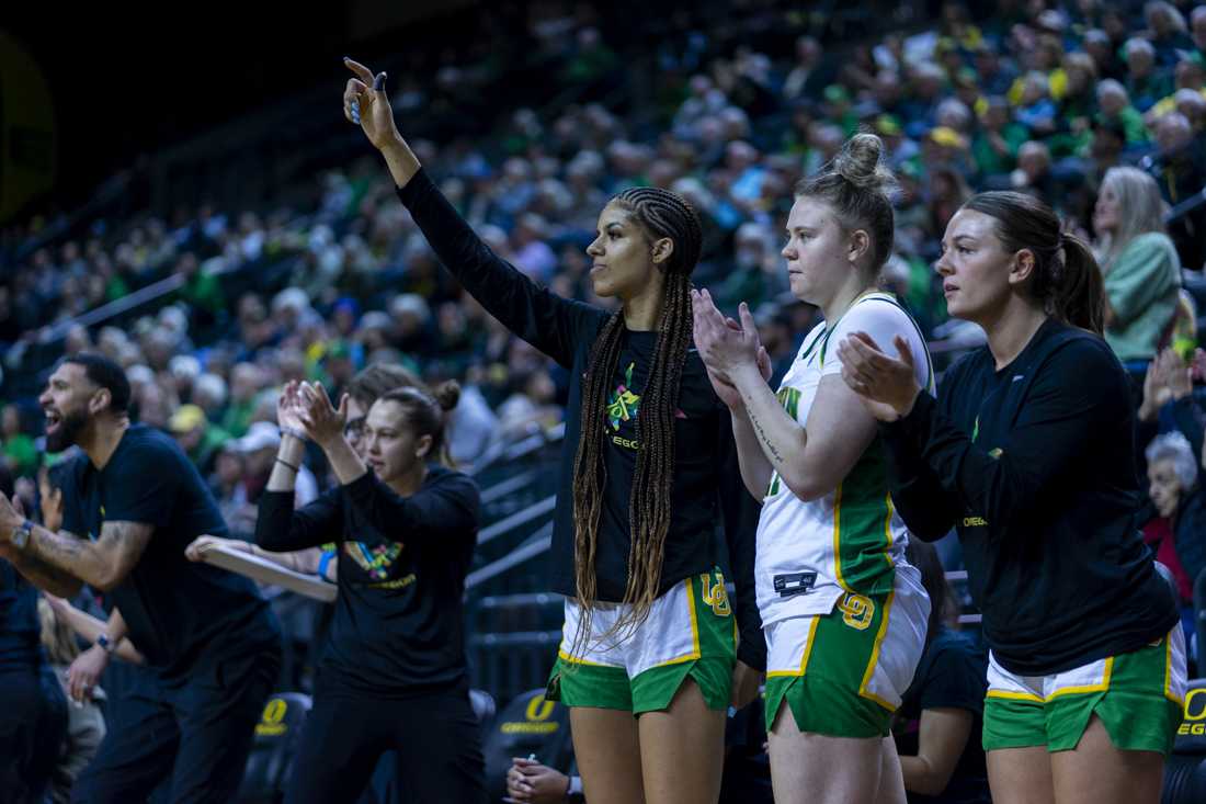 Cheering on their teammates (Lulu Devoulin/ Emerald)