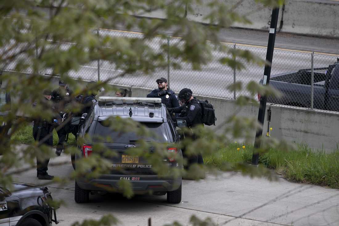 Police take an individual into custody after a protest on the I-5 on April 15, 2024. Protesters gathered on the Harlow Rd. bridge and I-5 below, blocking traffic, "as part of a global economic blockage to free Palestine," according to an Instagram post by the Springfield-Eugene Anti-Imperialist Coalition (@anti.imperialist.coalition). The demonstration was organized in conjunction with other actions across the world as part of the "A15 Economic Blockades for a Free Palestine." (Alex Hernandez/Emerald)