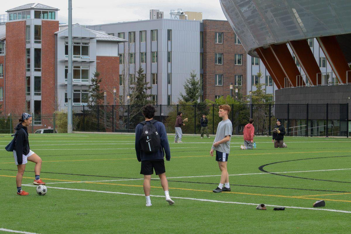 Group of students passing a soccer ball on the University of Oregon Rec Fields. (Alyssa Garcia/Emerald)