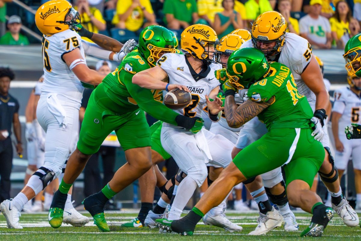 Derrick Harmon(55) pressures the quarterback into an incomplete pass. The University of Oregon Ducks Football team played the University of Idaho in a home match at Autzen Stadium in Eugene, Ore., on August 31st, 2024. (Spencer So/Emerald)