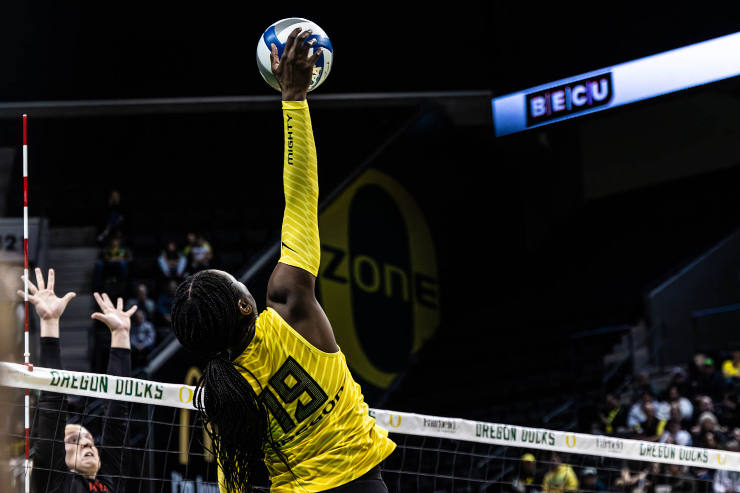 Oregon outside hitter Michelle Ohwobete (19) jumps for a spike. Oregon Volleyball take on the Maryland Terrapins at Matthew Knight Arena in Eugene, Ore. on Oct. 25, 2024. (Mason Cruz/Emerald)