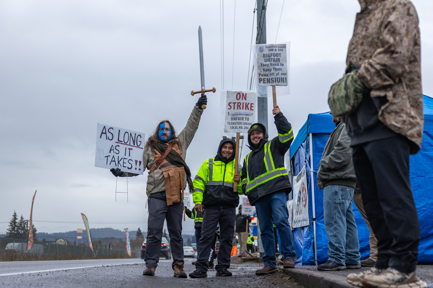 Bigfoot Beverage employees strike on a rainy Halloween morning, in Eugene, Ore on Oct. 31, 2024. Teamsters Locals 206 and 324 have been on strike against Bigfoot Beverages since Sept. 19, 2024. Bigfoot Beverages tried to replace the Teamsters’ pensions with a 401(k) plan sparking the strike from the two Locals. (Molly McPherson/Emerald)