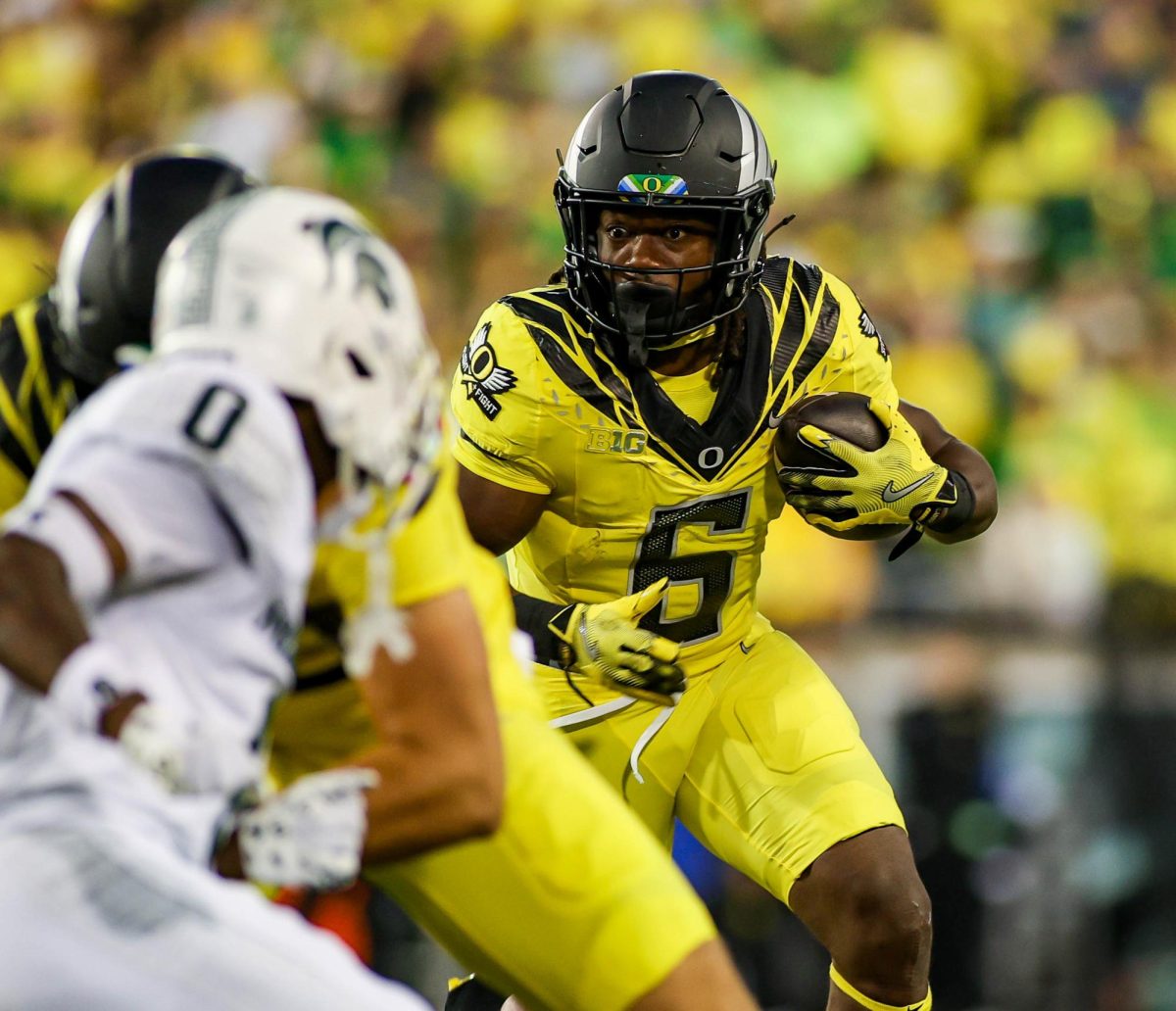 Noah Whittington (6) gets an outside carry inside the Redzone. University of Oregon takes on Michigan State University at Autzen Stadium, Eugene, October 4th 2024. (Eddie Bruning/Emerald)