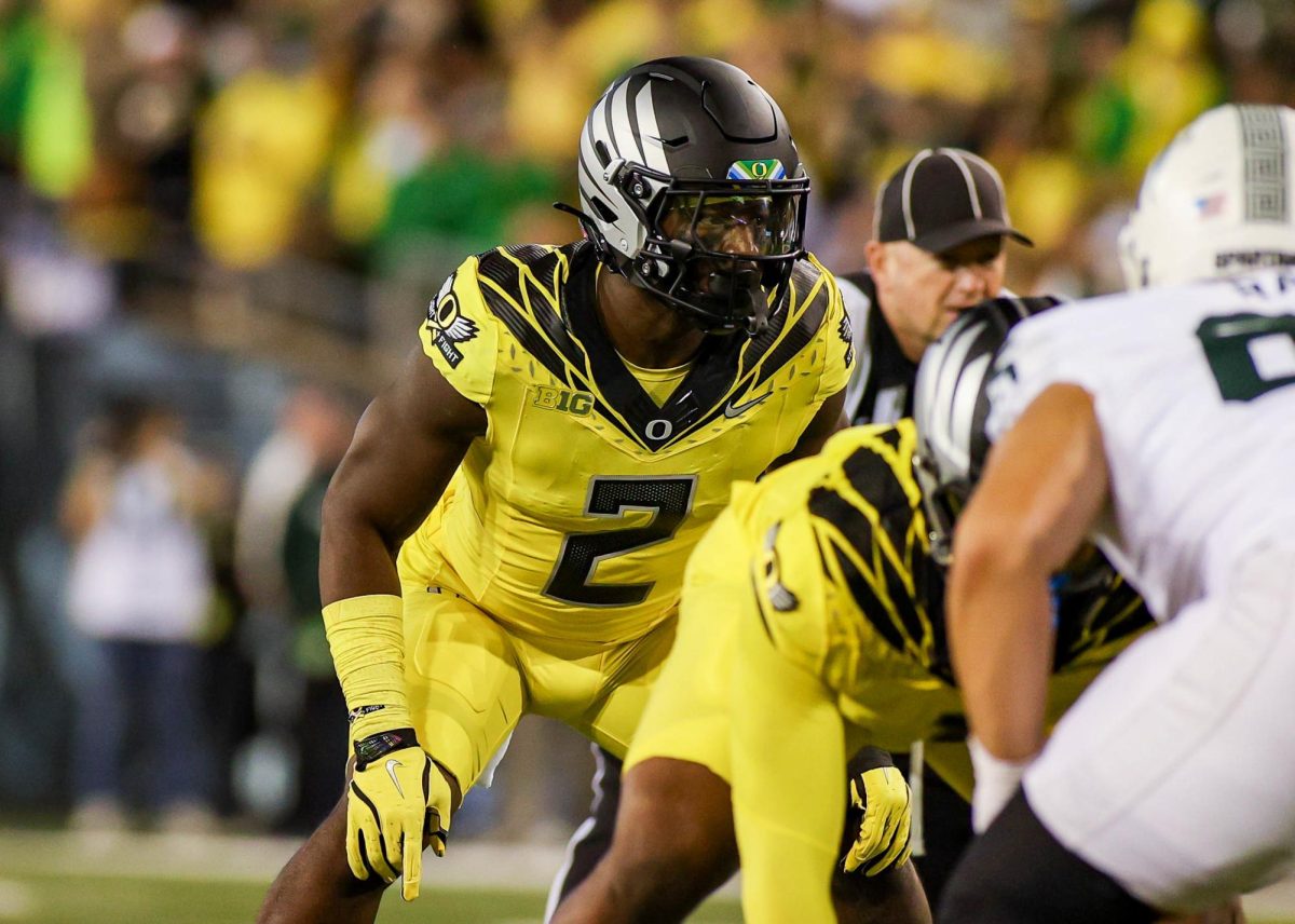 Jeffrey Bassa (2) reading the play. University of Oregon takes on Michigan State University at Autzen Stadium, Eugene, October 4th 2024. (Eddie Bruning/Emerald)