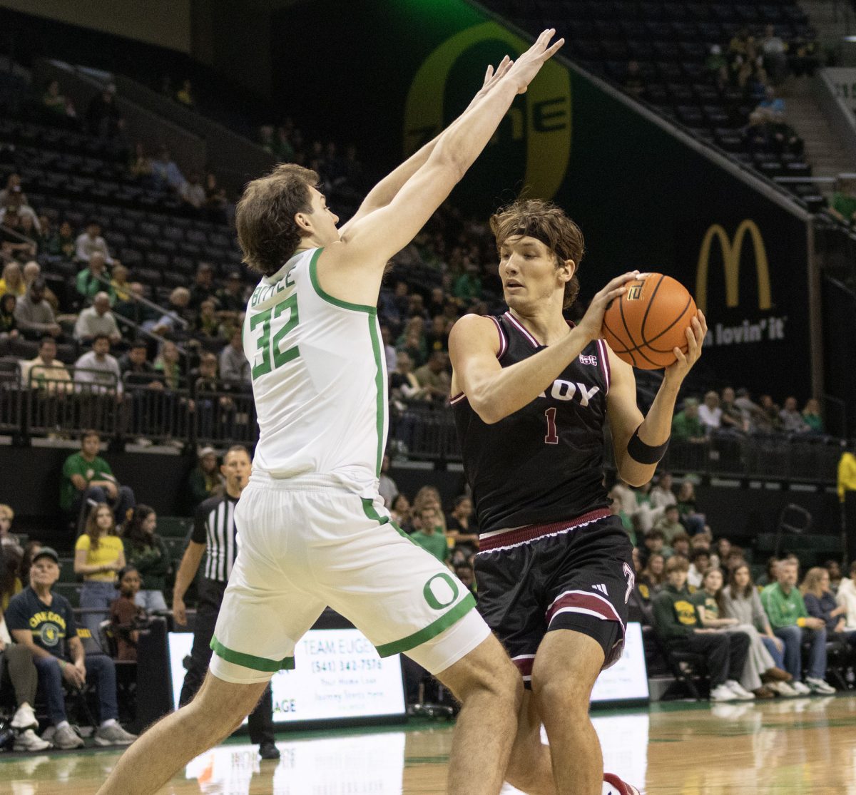 Oregon center Nate Bittle (32) defends Troy Forward Thomas Dowd (1). The University of Oregon Ducks Face The University of Troy Trojans Sunday November 17 at Matthew Knight Arena. (Miles Cull/Emerald)