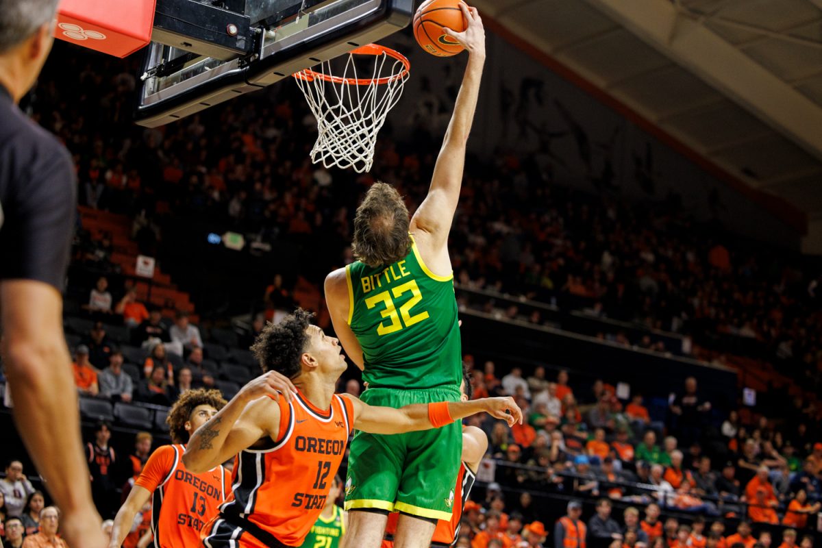 Nate Bittle (32) one handed dunk The Oregon Ducks mens basketball team takes on the Oregon State Beavers on Nov. 21, 2024 in Gill Coliseum in Corvallis, Ore. (Darby Winter/Emerald)