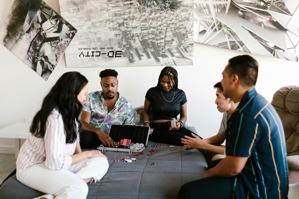 https://www.pexels.com/photo/people-in-the-bedroom-playing-poker-game-7683747/