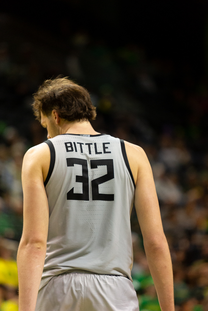 Number 32, Nate Bittle at the game against the University of Washington. (Roshni Ram/Emerald)