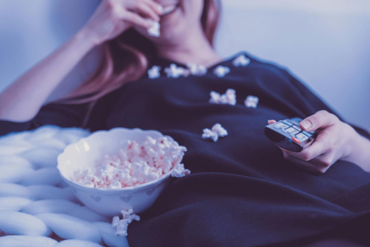 https://unsplash.com/photos/woman-lying-on-bed-while-eating-puff-corn-PpYOQgsZDM4