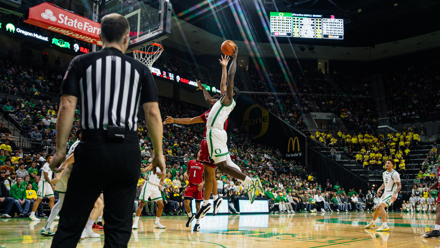 Supreme Cook (7) goes up for a dunk on Rutgers Lathan Sommerville during the Oregon versus Rutgers game Feb. 16, 2025, in Eugene, Ore. (Jordan Martin/Emerald)