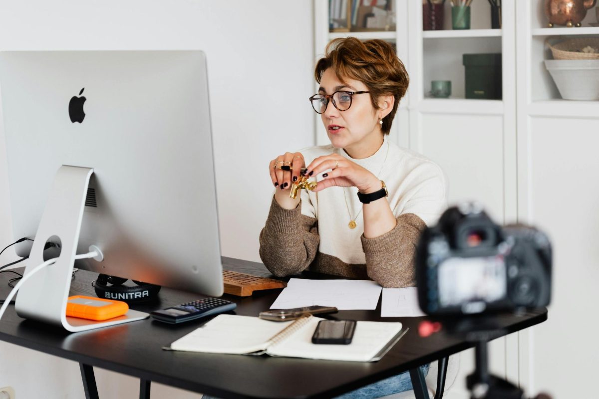 https://www.pexels.com/photo/confident-elegant-lady-in-eyeglasses-hosting-webinar-4491461/ 
