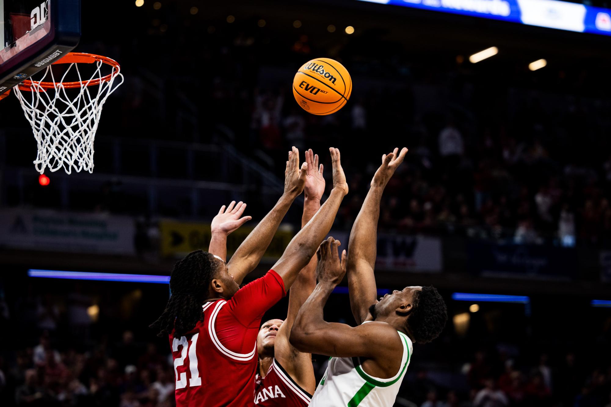 Supreme Cook (7) lets a floater go above two Indiana defensemen. The Oregon Ducks take on the Indiana Hoosiers in the second round of the Big Ten Tournament at Gainbridge Fieldhouse in Indianapolis, IN, on March 13, 2025. (Jonathan Suni/Emerald)