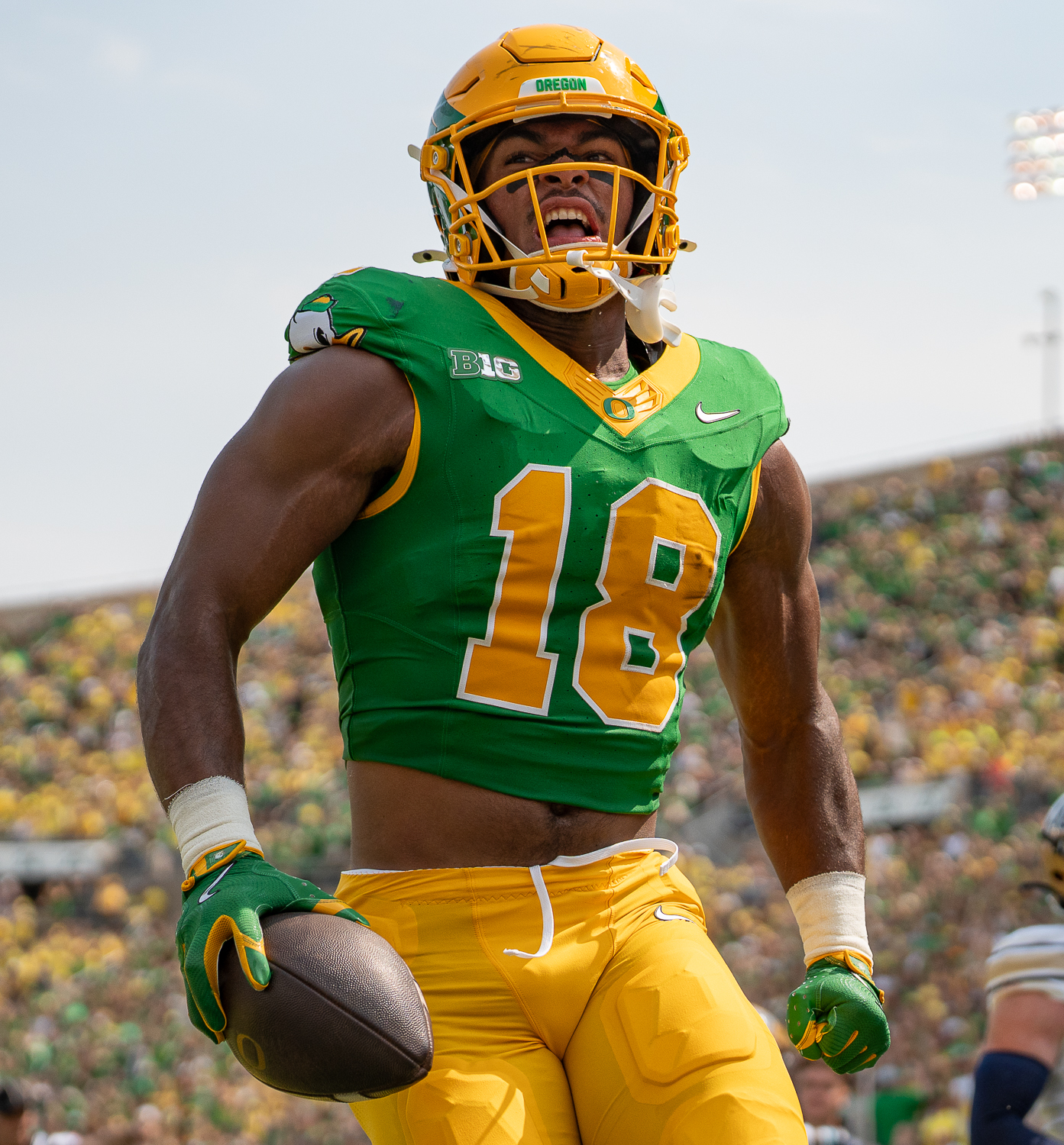 Oregon Ducks tight end Kenyon Sadiq (18) celebrates as he gets a touchdown. The University of Oregon Ducks opened their football season against the Montana State Bobcats at Autzen Stadium on August 30 in Eugene, Ore. (Saj Sundaram/Emerald)
