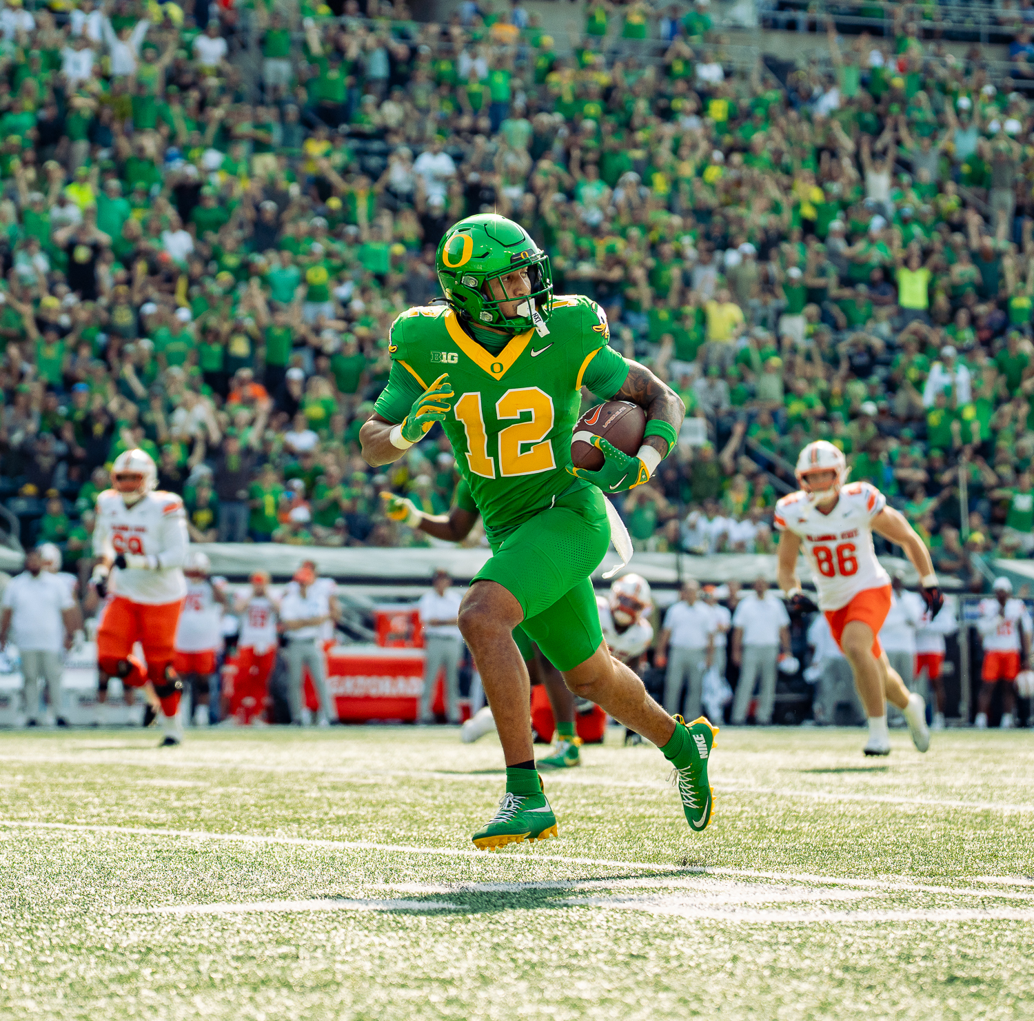 Oregon defensive back Peyton Woodyard (12) picked off the ball from Cowboys quarterback Zane Flores, returning for 30 yards and scoring a touchdown. (Saj Sundaram/Emerald)