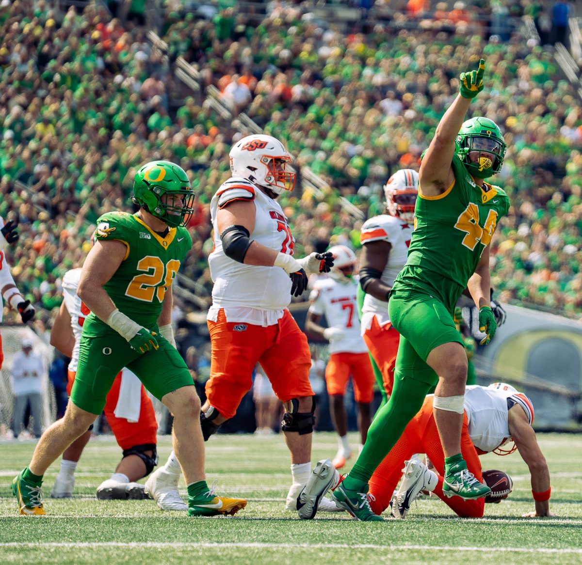 Oregon Ducks defensive lineman Teitum Tuioti (44) celebrates after a tackle, resulting in a defensive stop. (Saj Sundaram/Emerald)
