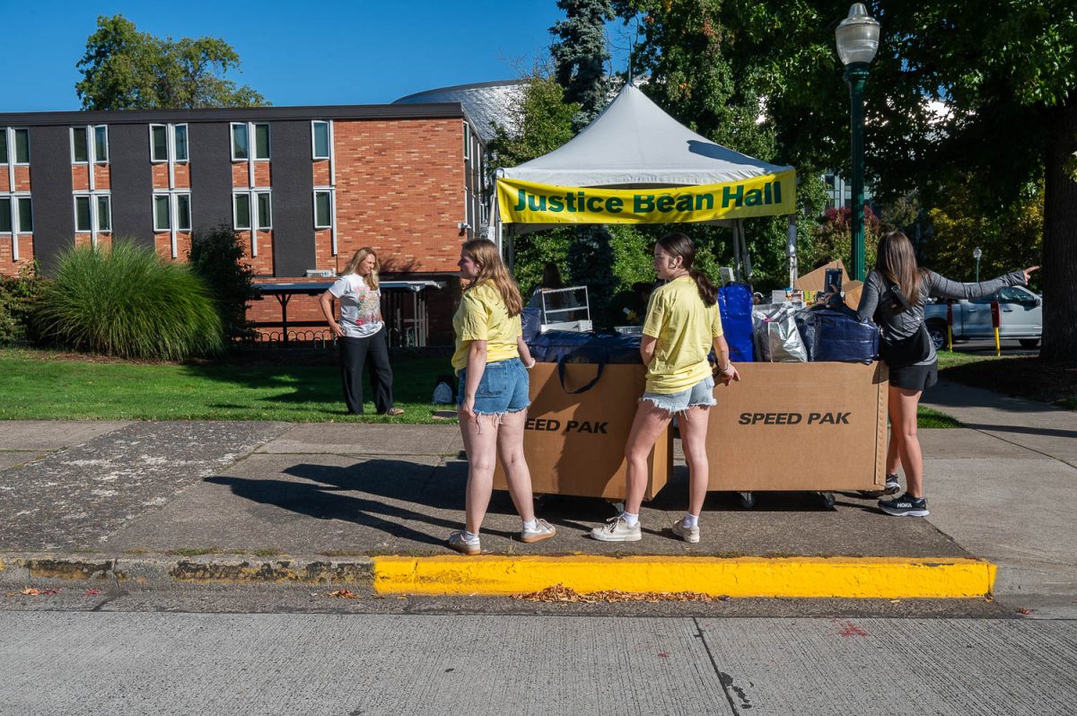 Freshmen officially moved into their dorms starting the 25th, an event University Housing calls "Unpack the Quack." The University of Oregon campus was filled with families, Resident Assistants and University Housing employees, all helping 4,617 freshmen move into their new homes for the 2025-2026 school year. (Uriah Barzola/Emerald)